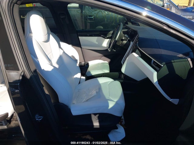 2017 TESLA MODEL X 5YJXCDE4XHF055805 Photo 4