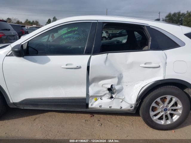 1FMCU0G61NUB98823 Ford ESCAPE SE