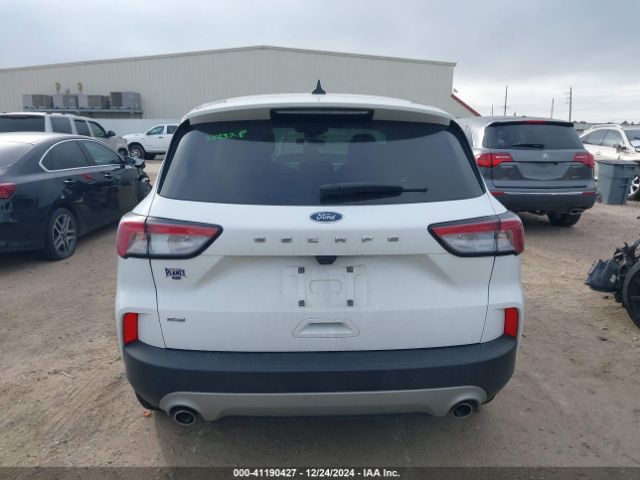 1FMCU0G61NUB98823 Ford ESCAPE SE