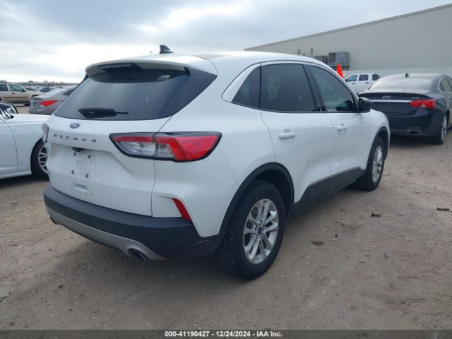 1FMCU0G61NUB98823 Ford ESCAPE SE