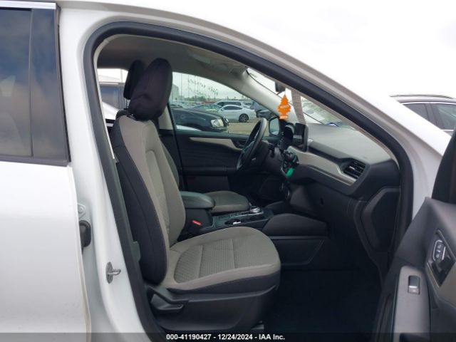 1FMCU0G61NUB98823 Ford ESCAPE SE