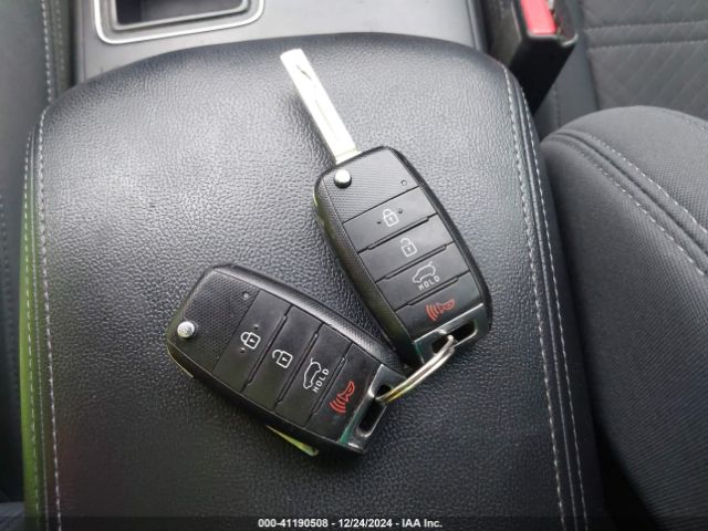 5XYPG4A37HG250187 KIA Sorento 2.4l Lx