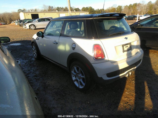 2008 MINI COOPER S WMWMF73508TV33344 Photo 2