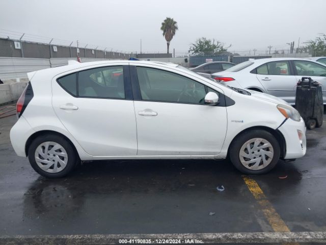 JTDKDTB32G1127035 Toyota Prius C One