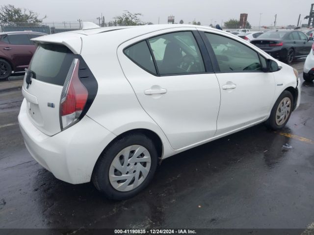JTDKDTB32G1127035 Toyota Prius C One