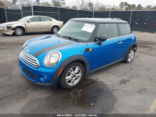 2011 MINI COOPER WMWSU3C52BT253082 Photo 1