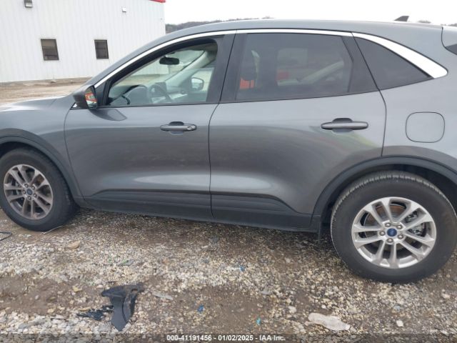 1FMCU0G65NUB32467 Ford ESCAPE SE