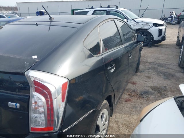 JTDKN3DUXF1882614 Toyota Prius Two