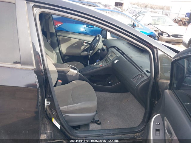 JTDKN3DUXF1882614 Toyota Prius Two