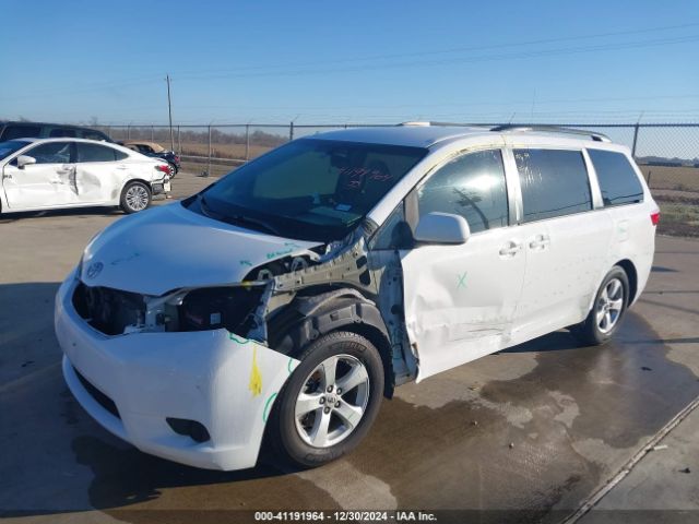 5TDKK3DC0GS740437 Toyota Sienna Le 8 Passenger