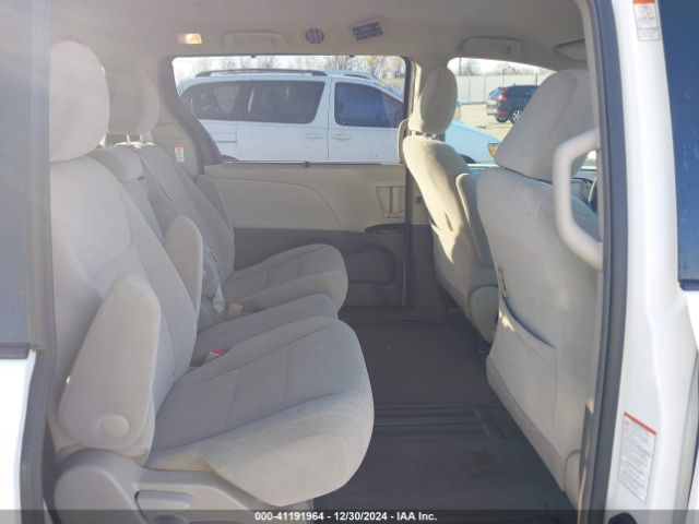 5TDKK3DC0GS740437 Toyota Sienna Le 8 Passenger