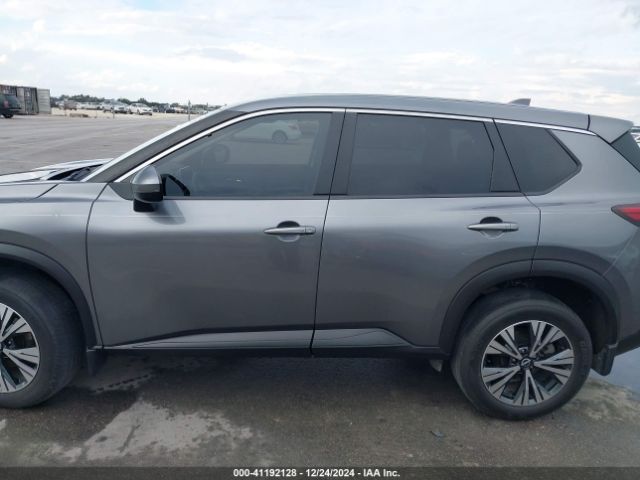 JN8BT3BA9NW043137 Nissan Rogue Sv Fwd