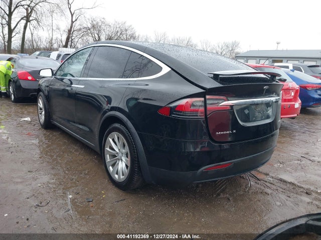 2018 TESLA MODEL X 5YJXCBE29JF099951 Photo 2
