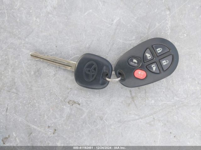 5TDXK3DC2FS540681 Toyota Sienna Se 8 Passenger