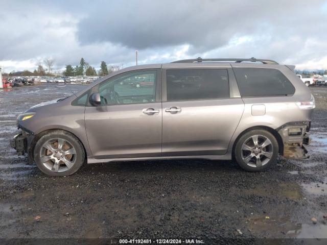 5TDXK3DC2FS540681 Toyota Sienna Se 8 Passenger