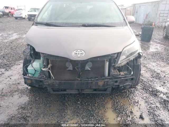 5TDXK3DC2FS540681 Toyota Sienna Se 8 Passenger