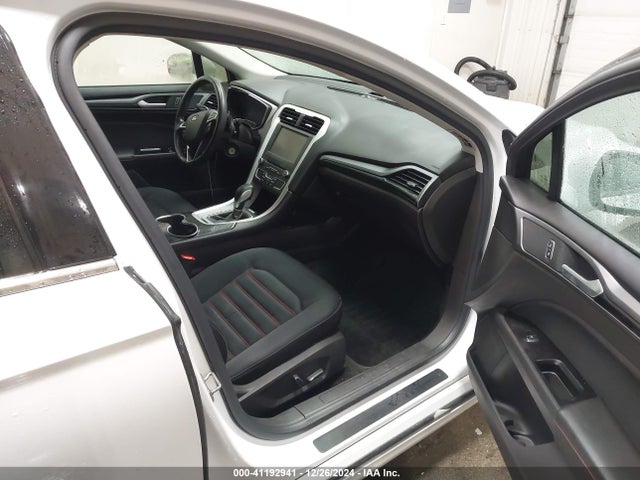 3FA6P0T98GR146033 Ford FUSION SE
