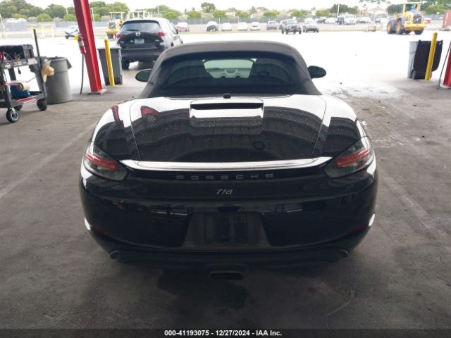 WP0CA2A8XHS220370 Porsche 718 Boxster