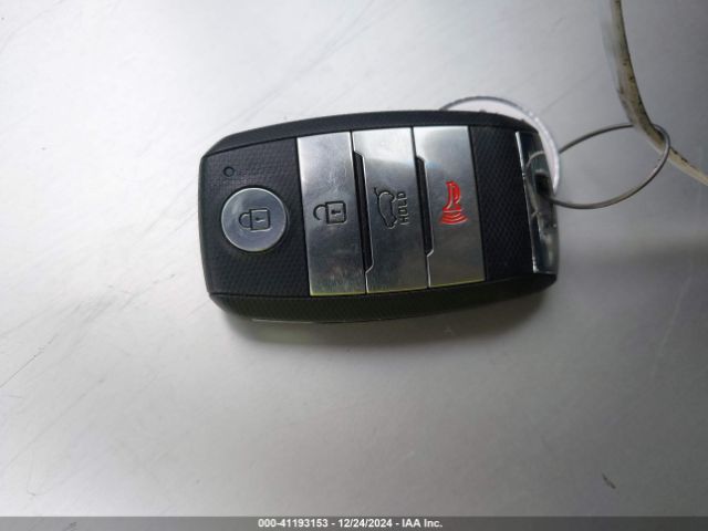 KNDCB3LC1K5235320 KIA NIRO LX