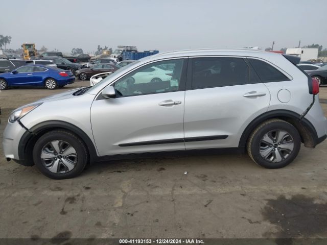 KNDCB3LC1K5235320 KIA NIRO LX