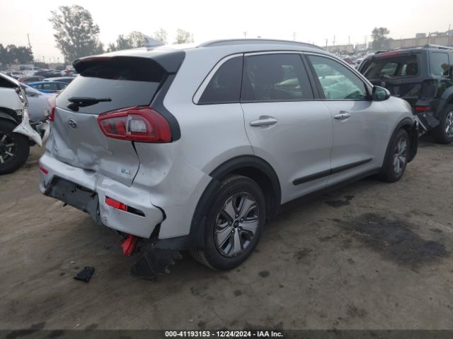 KNDCB3LC1K5235320 KIA NIRO LX