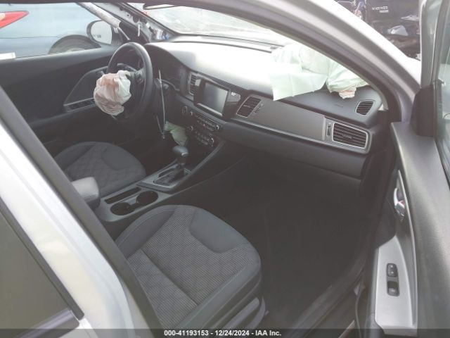 KNDCB3LC1K5235320 KIA NIRO LX