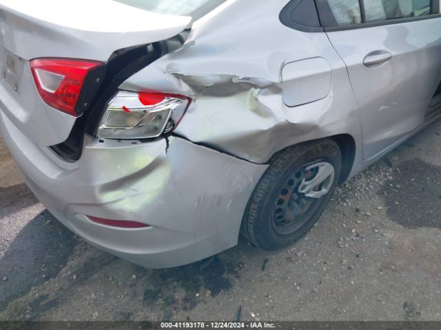 1G1BC5SM3H7279372 Chevrolet Cruze Ls Auto