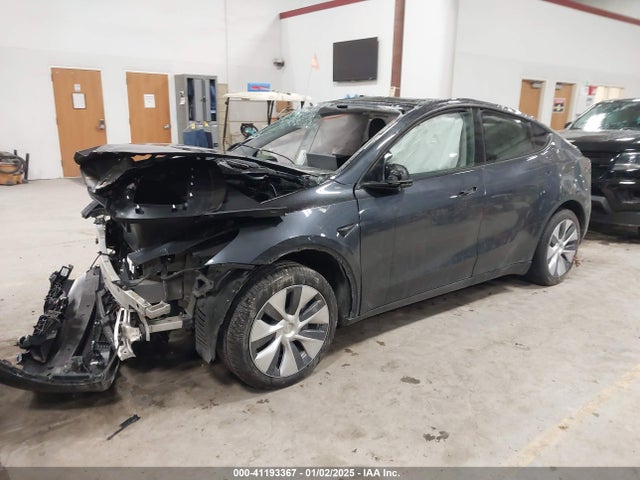 2024 TESLA MODEL Y 7SAYGDEE6RA251193 Photo 1