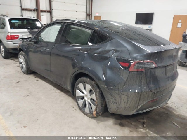 2024 TESLA MODEL Y 7SAYGDEE6RA251193 Photo 2