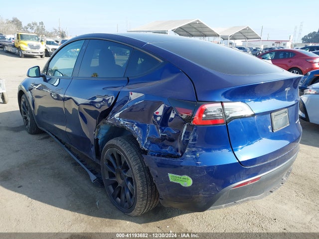 2022 TESLA MODEL Y 7SAYGAEE8NF547022 Photo 2