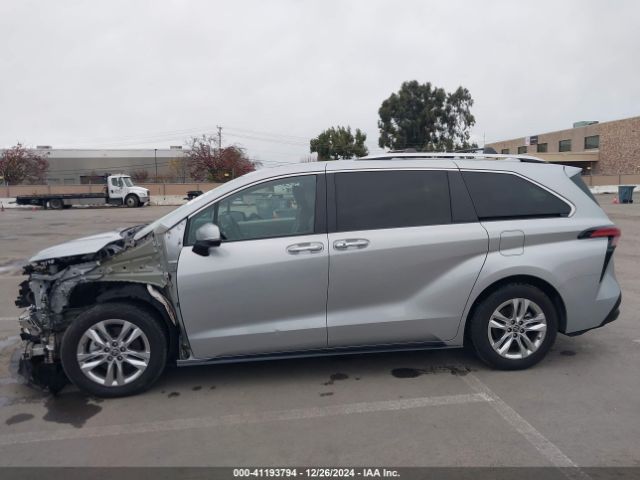5TDZRKEC3NS095556 Toyota Sienna Limited