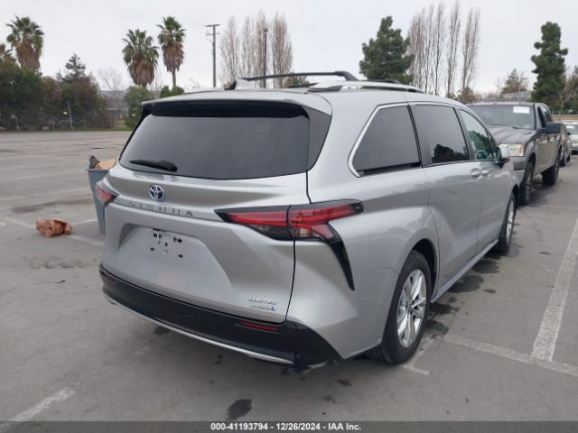 5TDZRKEC3NS095556 Toyota Sienna Limited