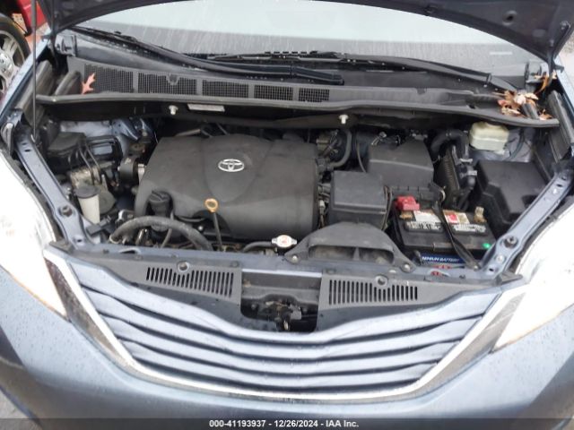 5TDKZ3DC4HS828100 Toyota Sienna Le 8 Passenger