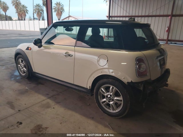 2012 MINI COOPER WMWSU3C55CT542152 Photo 2
