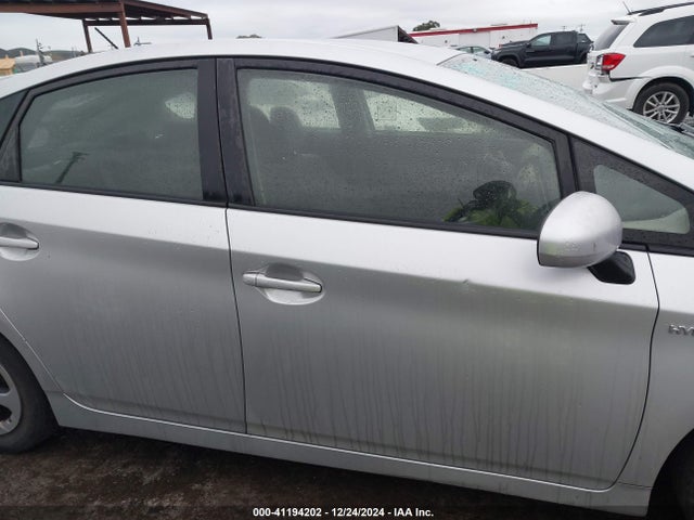 Toyota Prius Two 2014 JTDKN3DU3E1744766 Image 13