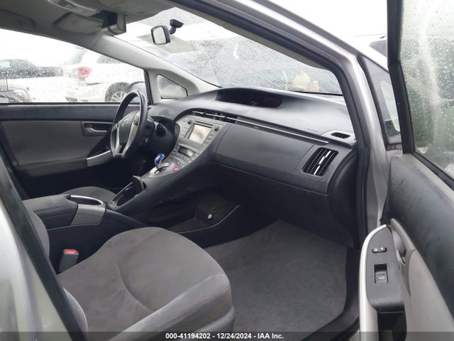 Toyota Prius Two 2014 JTDKN3DU3E1744766 Image 5