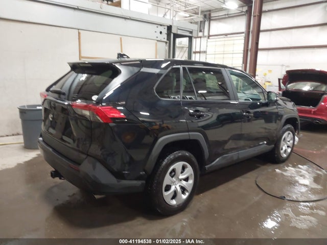 2T3G1RFV0NC320040 Toyota RAV4 LE