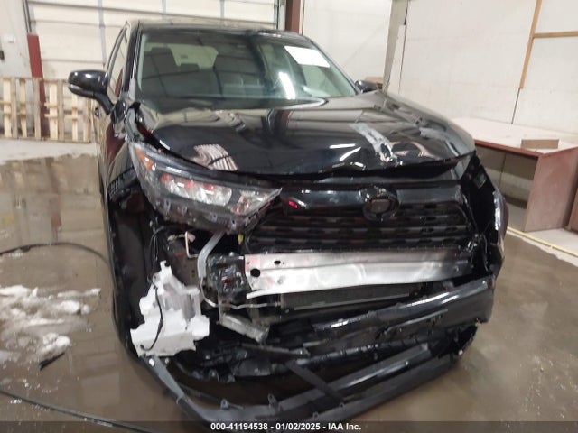 2T3G1RFV0NC320040 Toyota RAV4 LE