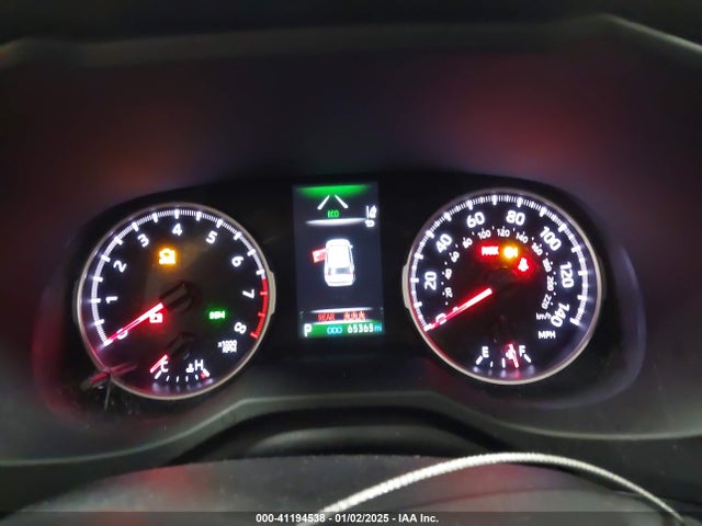 2T3G1RFV0NC320040 Toyota RAV4 LE