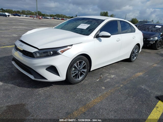 KIA Forte Lxs 2023 3KPF24AD9PE588558 Image 2