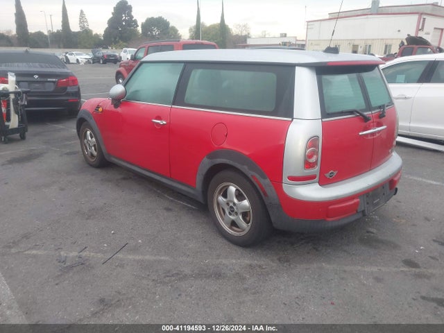 2011 MINI COOPER CLUBMAN WMWZF3C5XBT188488 Photo 2
