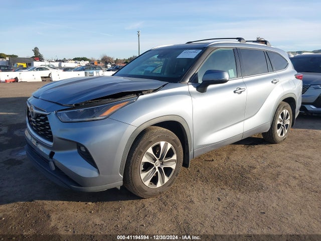 Toyota Highlander Xle 2021 5TDHZRBH9MS130331 Image 2