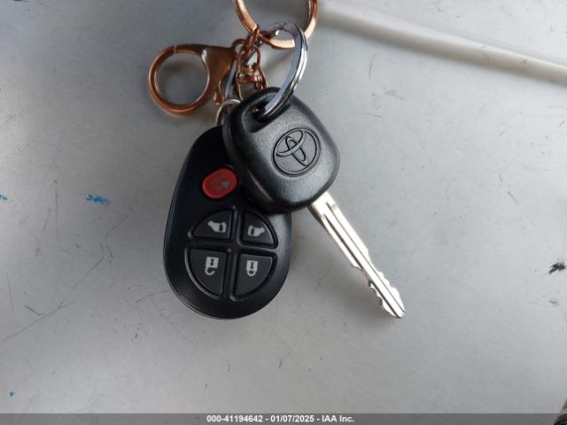5TDXZ3DC5HS767636 Toyota Sienna Se 8 Passenger