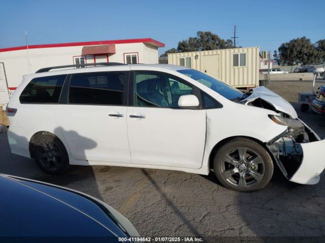 5TDXZ3DC5HS767636 Toyota Sienna Se 8 Passenger