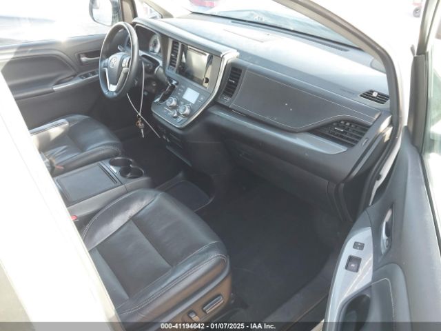 5TDXZ3DC5HS767636 Toyota Sienna Se 8 Passenger