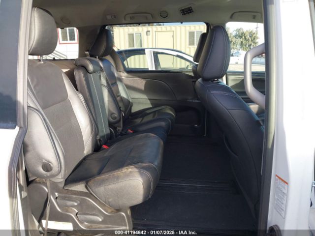 5TDXZ3DC5HS767636 Toyota Sienna Se 8 Passenger