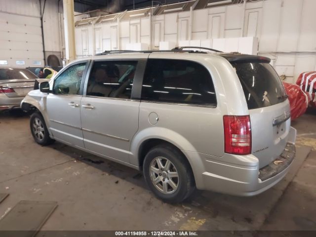 2010 CHRYSLER TOWN & COUNTRY 2A4RR5D10AR213125 Photo 2