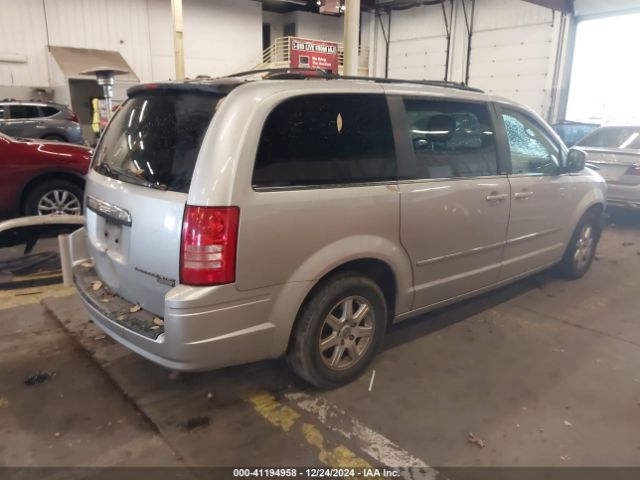 2010 CHRYSLER TOWN & COUNTRY 2A4RR5D10AR213125 Photo 3