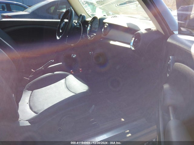 2012 MINI COOPER CLUBMAN WMWZF3C53CT267664 Photo 4