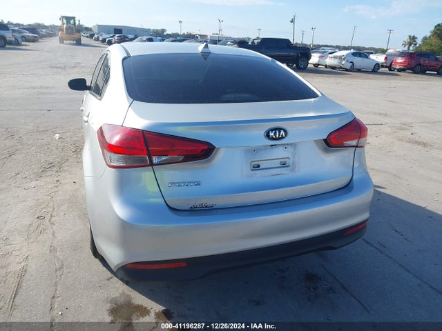 KIA FORTE LX 2018 3KPFL4A73JE197694 Image 16